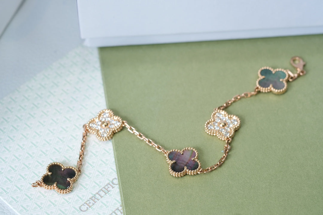 [Stars Jewelry] CLOVER 5 MOTIF GRAY MOP BRACELET COLLECTION
