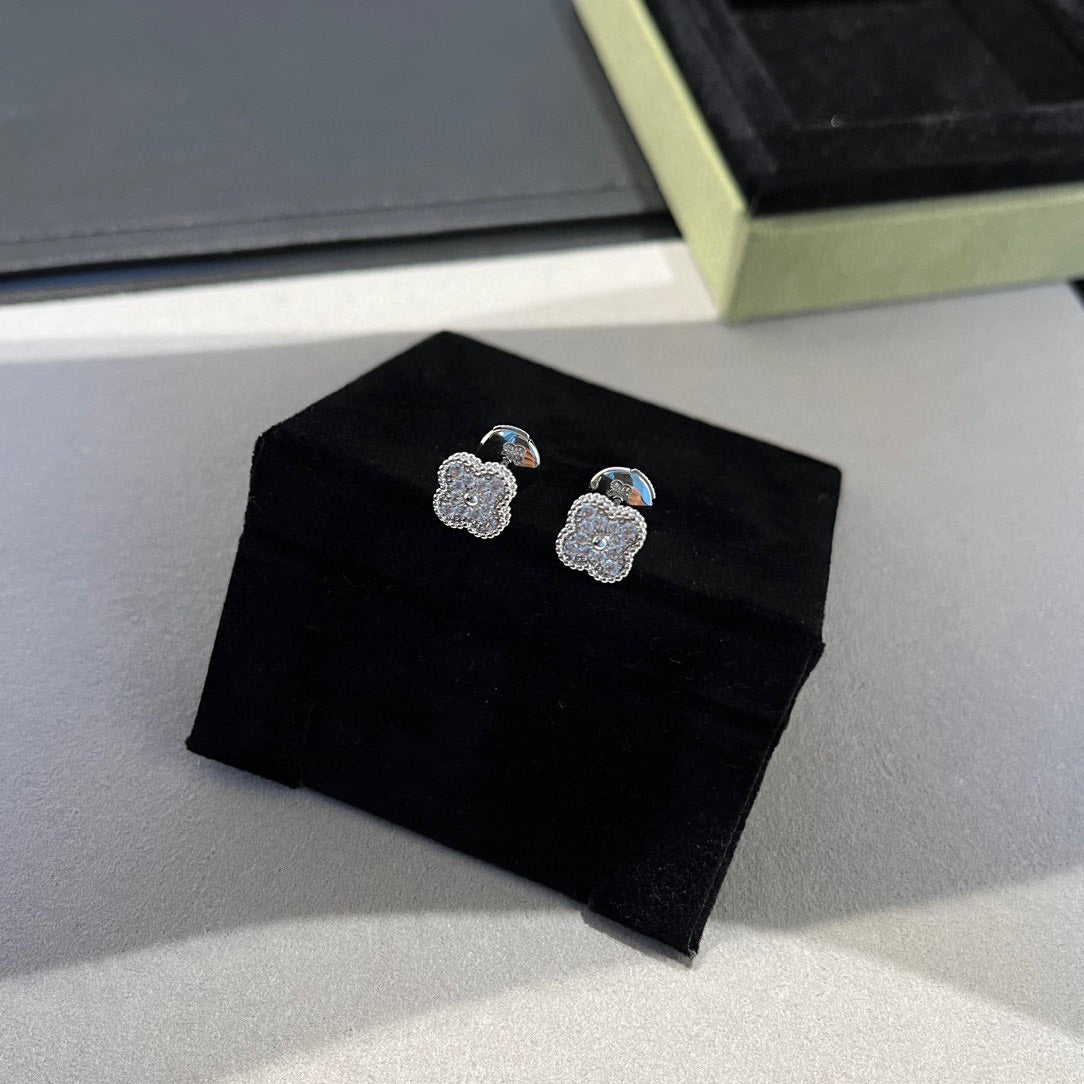 [Stars Jewelry]CLOVER MINI DIAMOND STUD EARRINGS