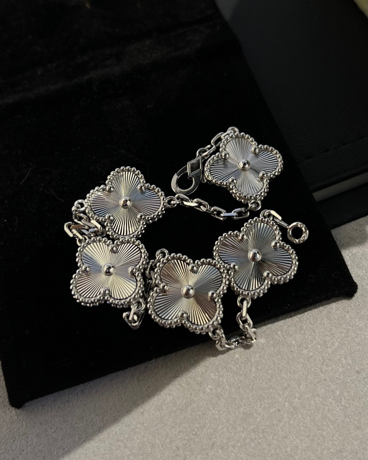 [Stars Jewelry] CLOVER 5 MOTIF LASER BRACELET COLLECTION